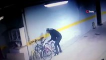Kadıköy’de hırsızlık zanlısının 2 bin dolar değerindeki bisikleti çaldığı anlar kamerada