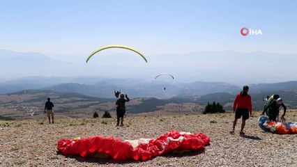 Gökyüzünün renkli kanatları