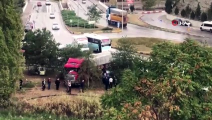 Karabük'te Trafik Kazası, Yoldan Çıkan Tır Park Halindeki Otomobilleri Biçti