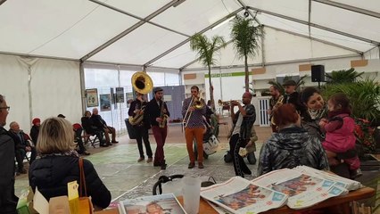 FIG : la fanfare Mojo Workin' Band met le feu