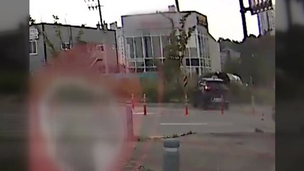 승용차·전봇대 잇달아 추돌..."운전 중 경련" / YTN