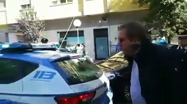 Pescara - Poliziotti uccisi a Trieste, il tributo delle volanti della Questura (05.10.19)