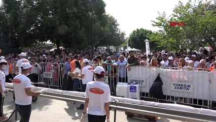 Adana'da guiness rekoru: 233,6 metrelik şişte et pişirdiler