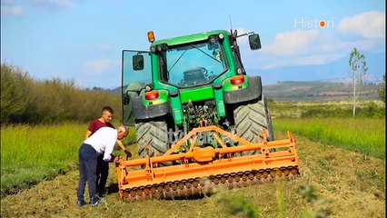 Histori Shqiptare: Nje shofer kamioni sjell faren elite te grurit ne Shqiperi