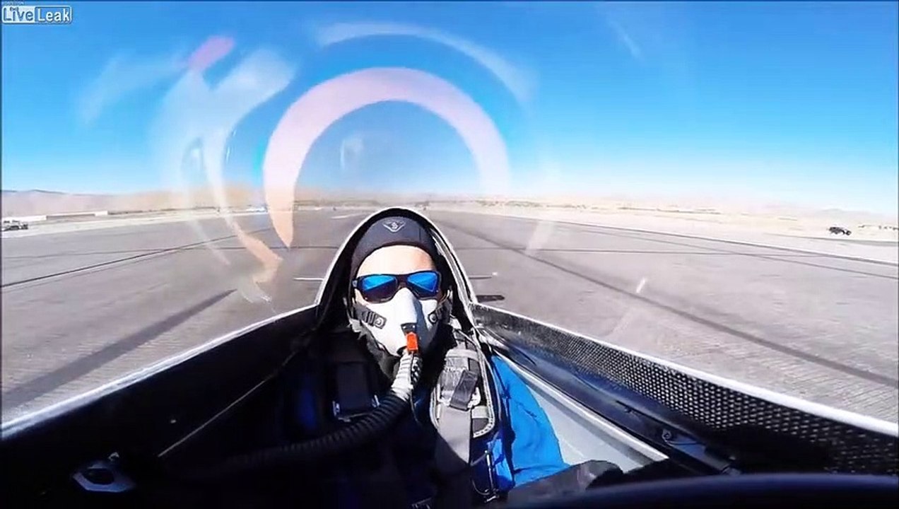 Ce pilote d'avion s'en sort indemne par miracle d'une manoeuvre sur la piste !