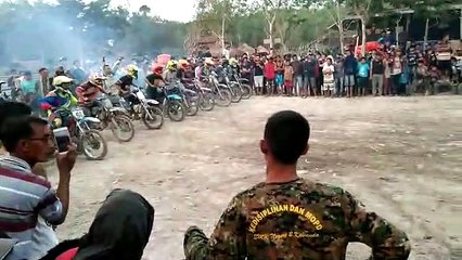 motor cros musim kemarau