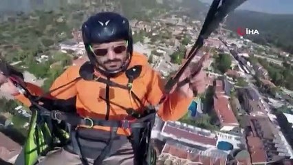 Gökyüzünün renkli kanatları
