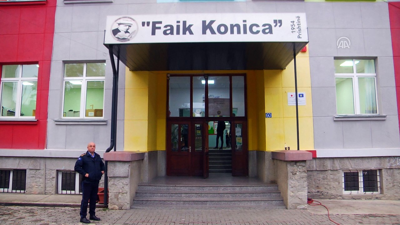 Kosova'da halk sandık başında - PRİŞTİNE