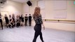 Les mouvements de cette danseuse sont incroyables !