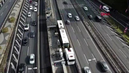 Halıcıoğlu'nda metrobüs metrobüse arkadan çarptı