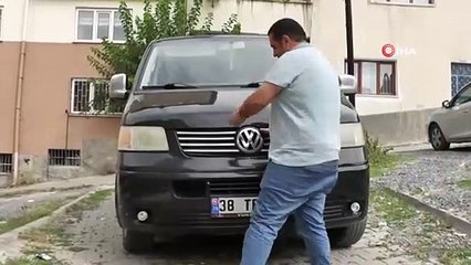 Yavru kedi aracın motoruna saklandı...Sürücü 1 kilometre sonra farketti