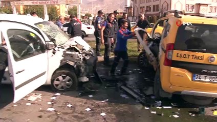 Erzincan’da feci kaza: 2’si polis 3 yaralı