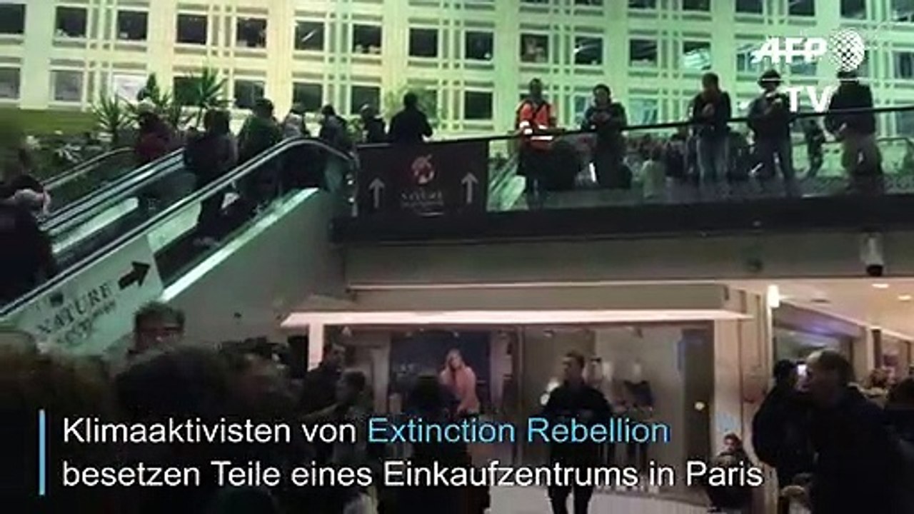 Aktivisten von Extinction Rebellion besetzen Einkaufszentrum in Paris