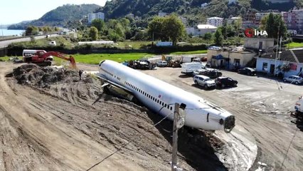 Pistten çıkması ve taşınması olay olan uçağın şimdi de bırakıldığı yerden kaldırılması isteniyor