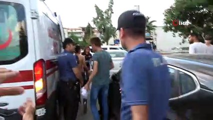 Bıçaklanarak kanlar içinde kaldı cep telefonunu ile olayı arkadaşına anlattı