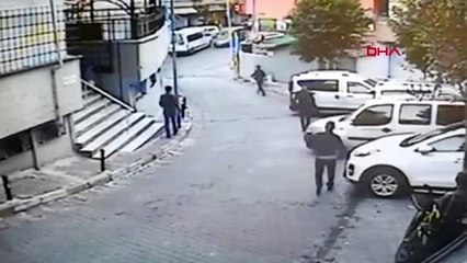 İstanbul sokak ortasında, çevredeki çocuklara rağmen silahlı çatışma