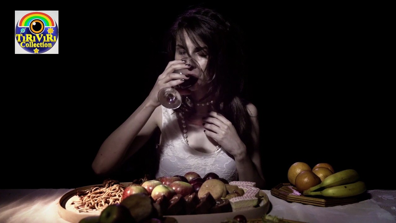 GREEDY GIRL VERSUS  MAN GRASPING FROM BACK !