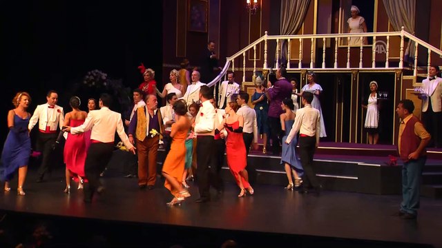 'Lüküs Hayat' Devlet Tiyatroları sahnesinde seyirciyle buluştu - ANKARA