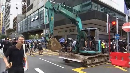 Hong Kong protesta in maschera, la sfida è ad alta intensità