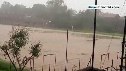 नाशकात पावसाने घातले थैमान; शहरातील दुकानांत शिरले पाणी, वाहनेही पाण्याखाली