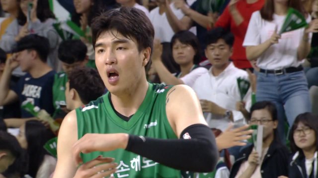 '김종규 15점 7리바운드' DB, KCC 꺾고 개막전 승리 / YTN