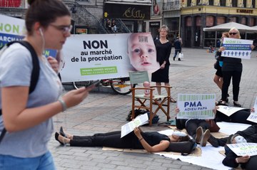 Paris : manifestation des anti-PMA pour demander le retrait du texte