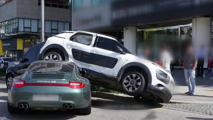 외제차 3대 '쿵'...보닛 위로 올라선 SUV / YTN