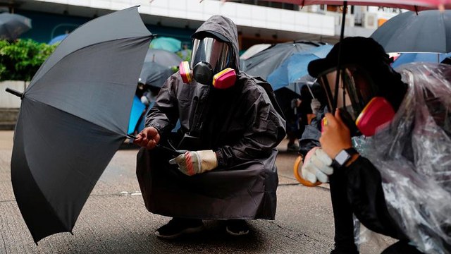 Tear gas fired at protesters in Hong Kong during protests