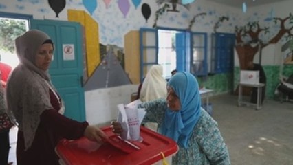 Abstención y apatía marcan primeras horas de votación en Túnez