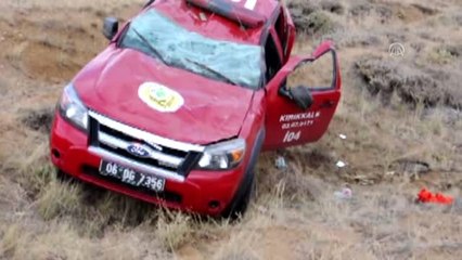 Kamyonet şarampole devrildi: 2 yaralı