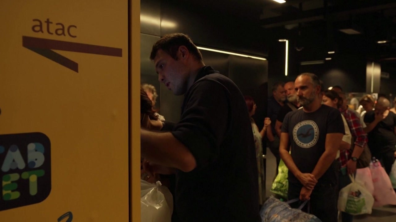 로마, 플라스틱 잘 버리면 교통 티켓으로 보상 / YTN