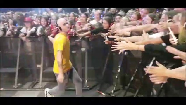 Squeezie et ses potes youtubeurs rassemblent 15 000 ados en folie à Palexpo