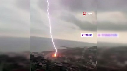 Trabzon’da yıldırım düşme anı kameraya yansıdı