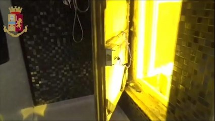 کشف مزرعه ماری جوانا پشت دوش حمام یک خانه در ایتالیا