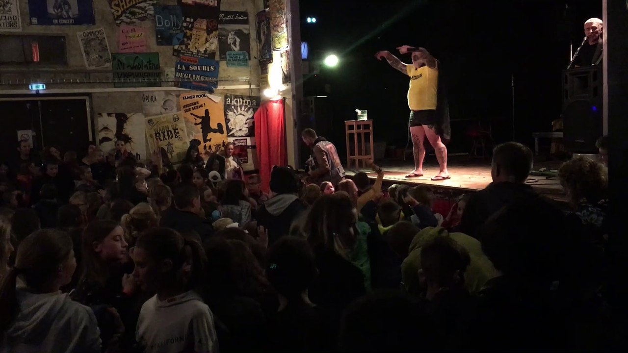 Vidéo. Le groupe les Oreilles Rouges met le feu auprès du jeune public de Chez Narcisse