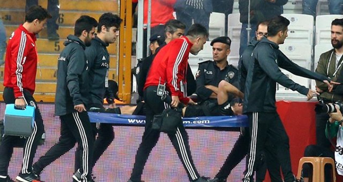 Alanyaspor maçında sakatlanan Dorukhan Toköz sezonu kapattı!