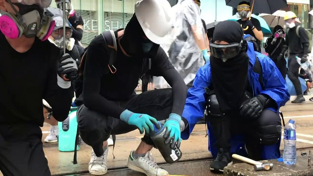 Hong Kong plongé dans un nuage de gaz lacrymogène
