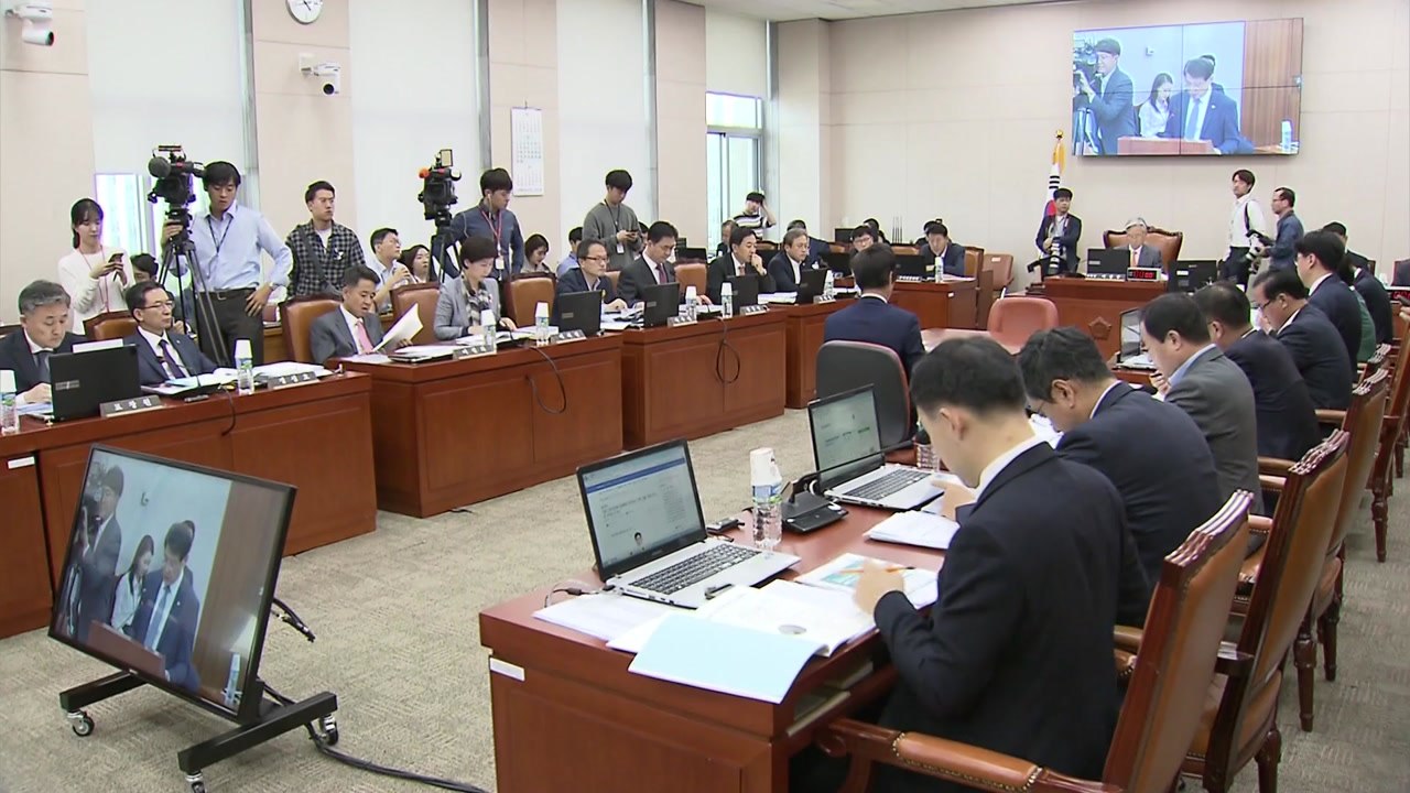 장외서 맞붙은 여야, 오늘 법사위 국감 '충돌' 예고 / YTN