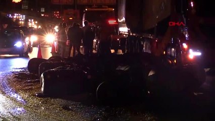 İzmir tır ani fren yapınca turşu bidonları yola saçıldı