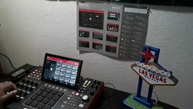 Beatmaking on Akai MPC X- Bank Roll