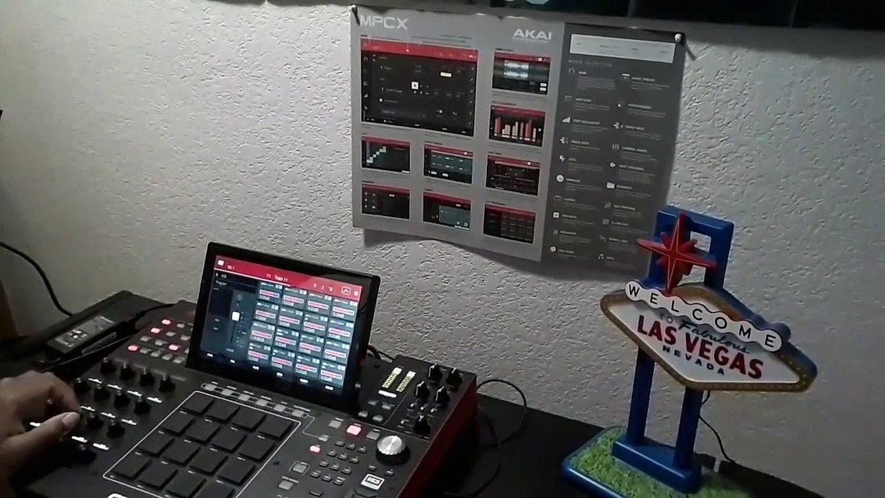 Beatmaking on Akai MPC X-  Bank Roll