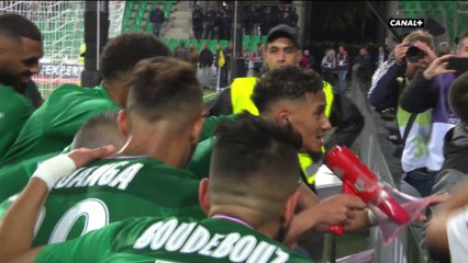 La communion des joueurs de Saint-Étienne avec leur public !