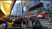 홍콩 시위 격화…中 주둔군 막사 '경고 깃발'