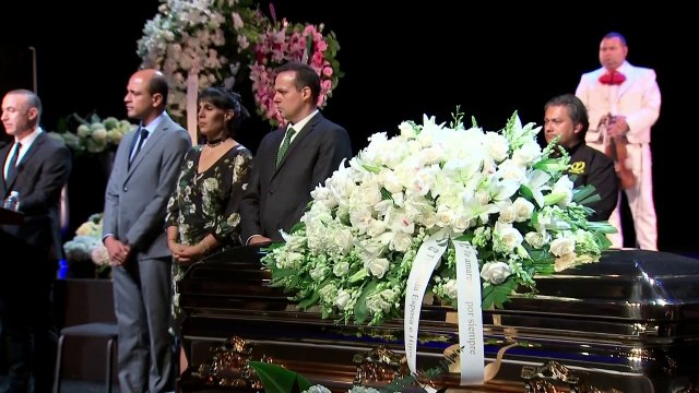 Lágrimas y serenatas en tributo en Miami a José José, el Príncipe de la canción