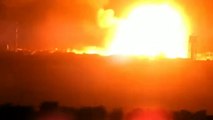 شاهد هول الانفجارات داخل مستودع لميليشيا أسد غربي حماة