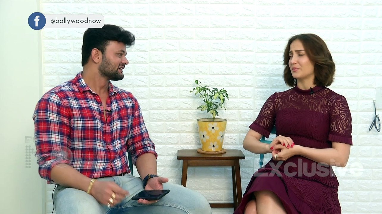 Elli AvrRam REACTS To Salman Khan Gifting Her A House | Rapid FIRE | EXCLUSIVE Interview