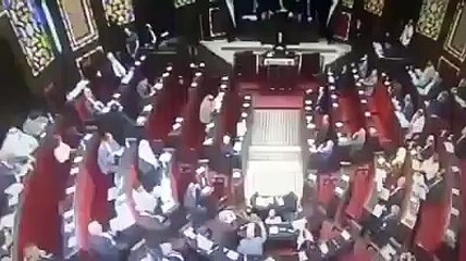 بعد بناء مستشفى في مدينة موالية للنظام: هكذا صدم وزير صحة الأسد الأهالي (فيديو)