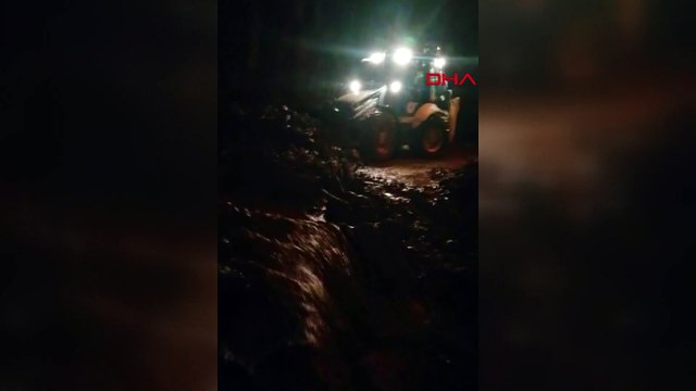 Rize’de sel ve heyelan; yollar kapandı, 2 ev boşaltıldı