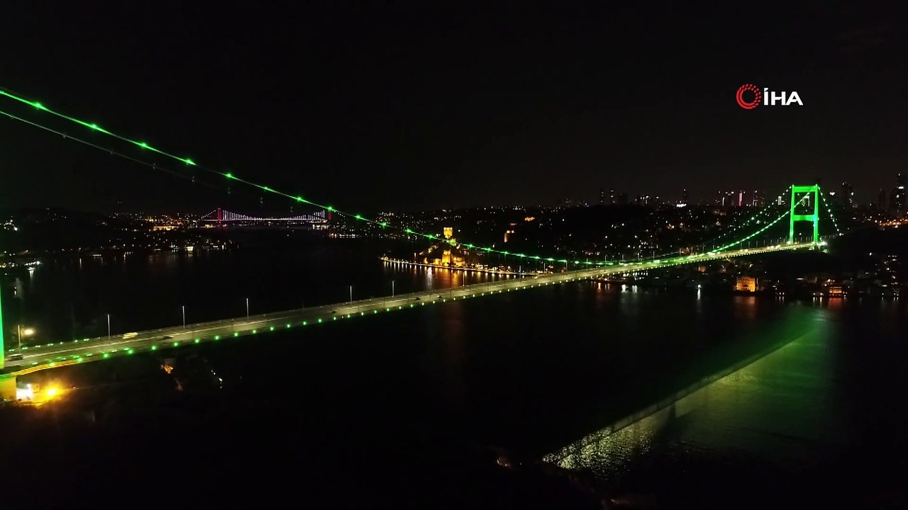 İstanbul'un Simgeleri 'Serebral Palsi' İçin Yeşile Büründü