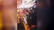 Hongkong'da eylemciler polise mancınıkla kiremit fırlattı